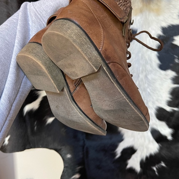 Sad to see these go, but I have too many :) size 9 - Picture 6 of 7